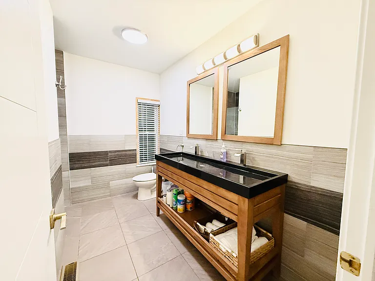 2504 E York St #1 — Photo 9
