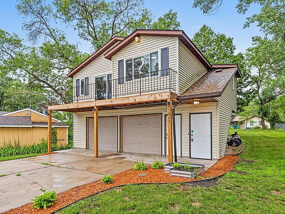 2nd image of 1811 Golf St