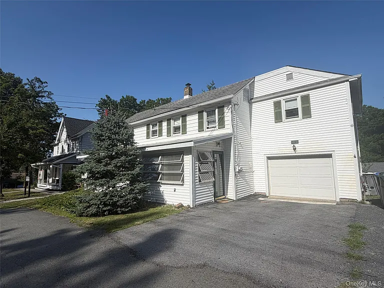 1390 Kings Hwy — Photo 3