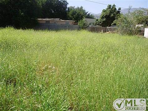 Lots of room for M2 business. Seller says chain link fince is where second easement leads into this property.  Buyer to check with City of Santa Paula to validate.