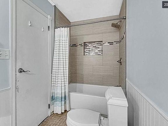 4th image of 2207 Fernhill Dr