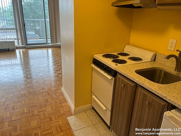 3rd image of 45 Longwood Ave APT 603