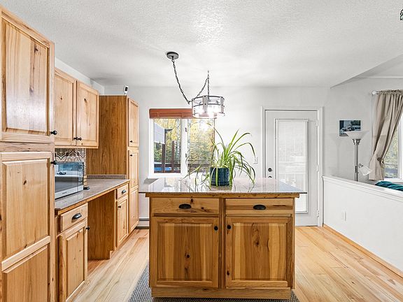 3rd image of 1083 Trianon Dr