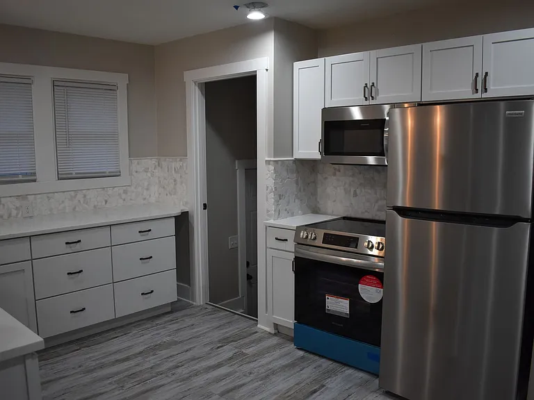 2406 N Talbott St — Photo 8