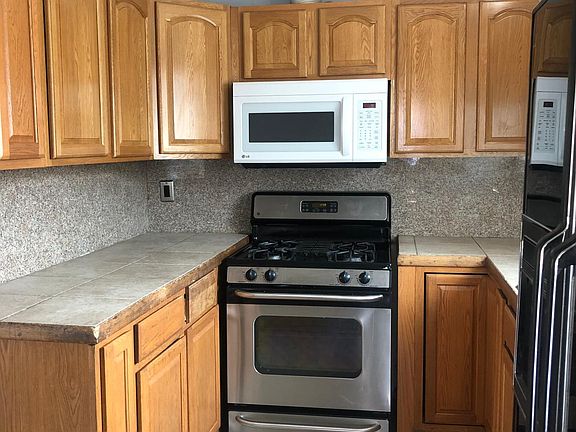 4th image of 9014 Ledgewood Ave
