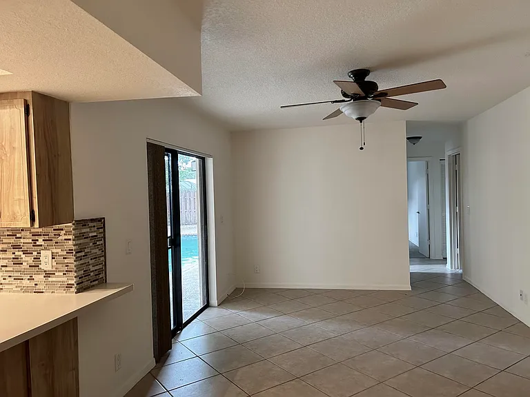 6162 Amberwoods Dr — Photo 8