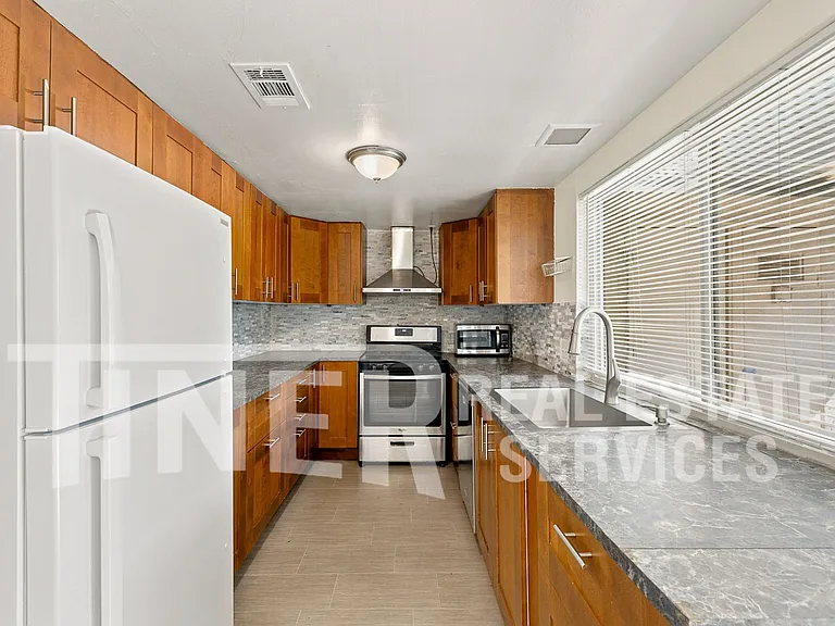 6060 Via Casitas — Photo 9
