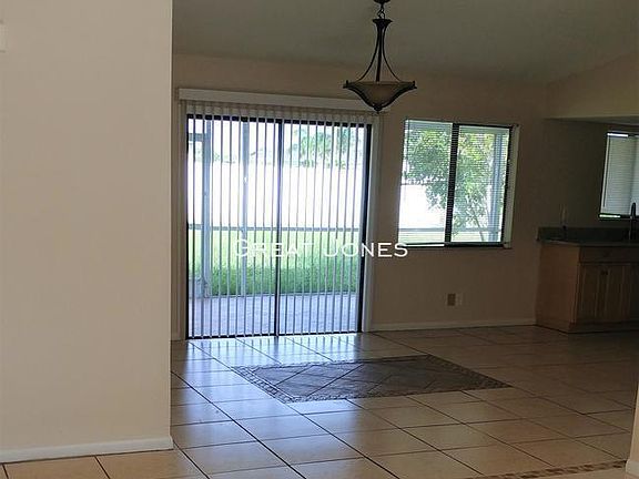 3rd image of 4020 SW 7th Ave