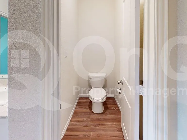 2402 Buchanan Ln — Photo 16