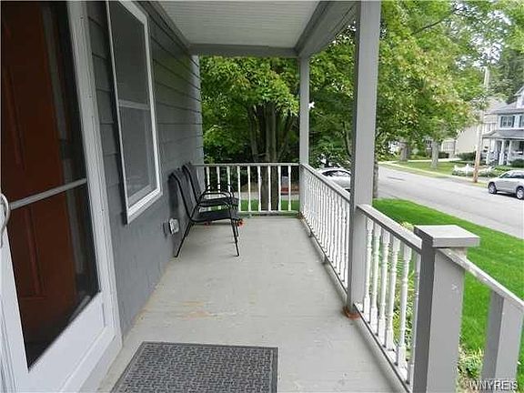 3rd image of 765 Oakwood Ave
