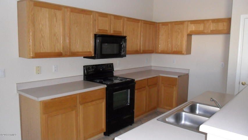 2nd image of 1020 W Beverly Ln