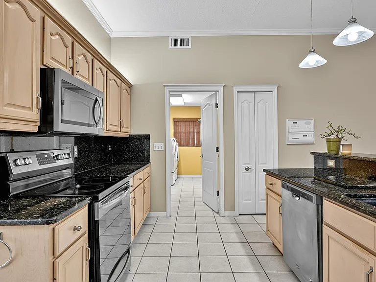20 Woodford Ln — Photo 35