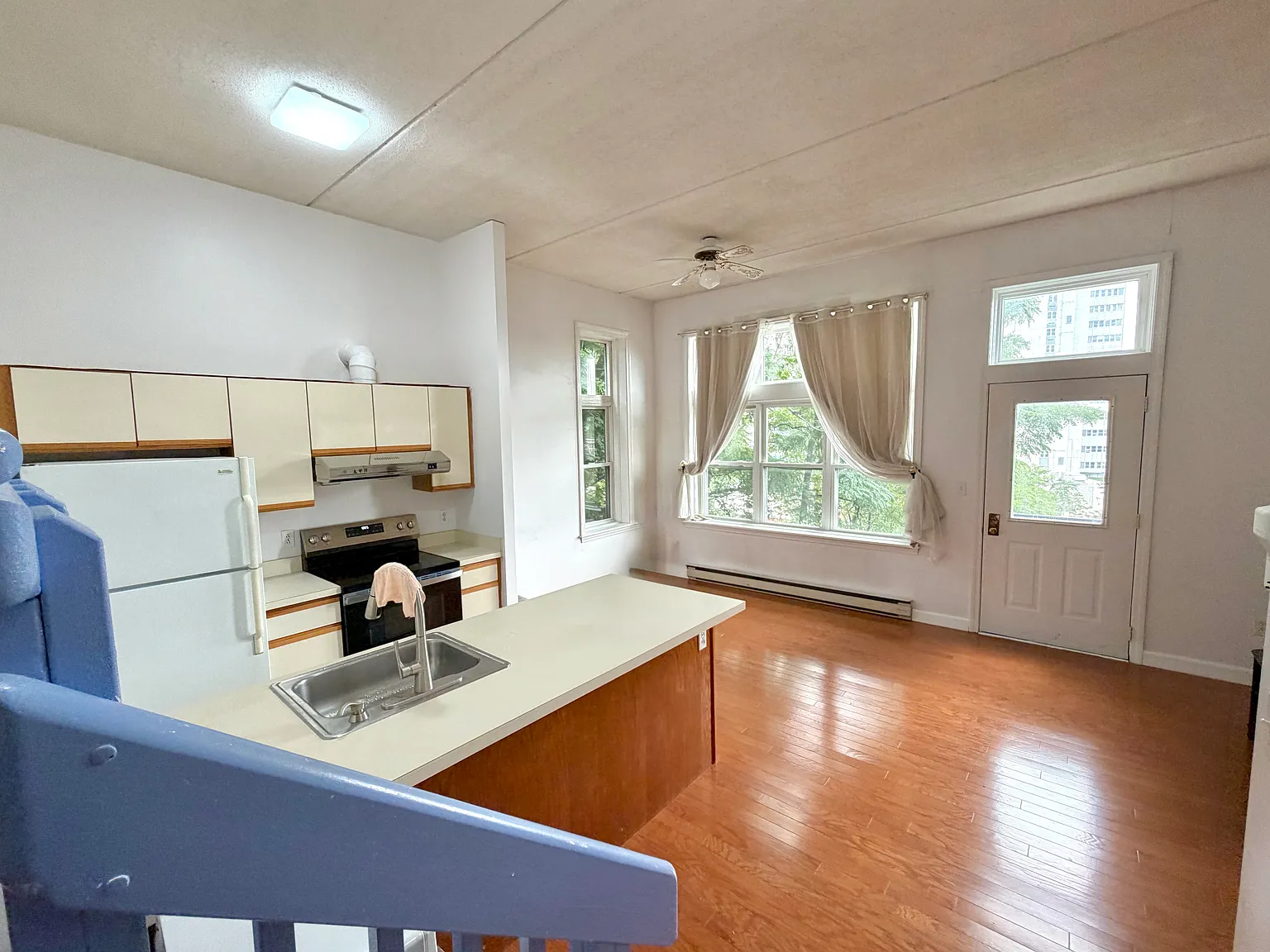 3 bed, 1607 sqft, $4,000 — Photo 4