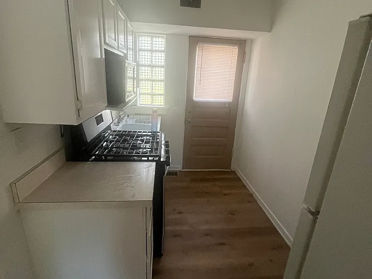 1231 W 3rd St #B — Photo 5