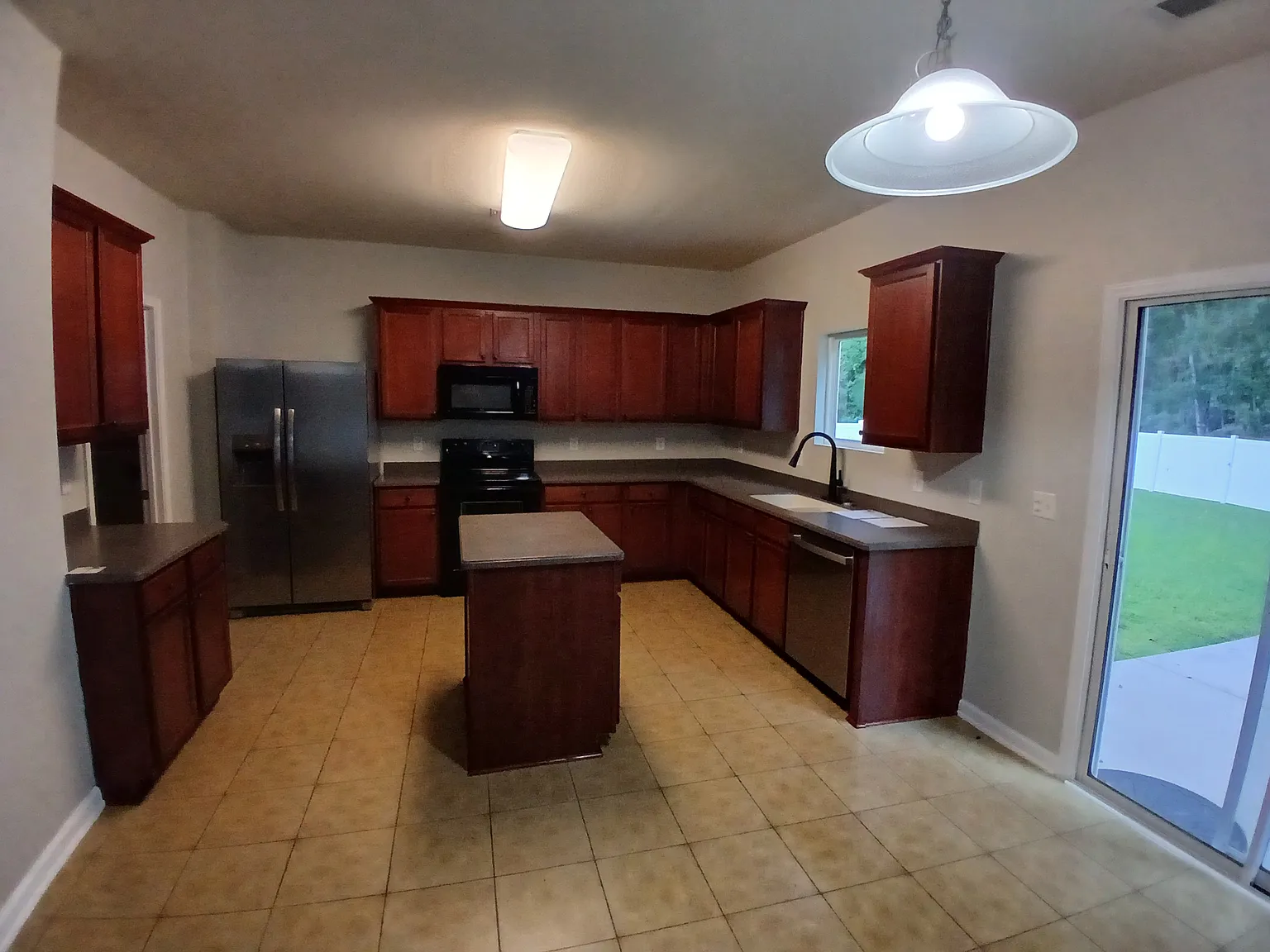 4 bed, 2710 sqft, $2,600 — Photo 3