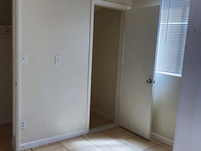 6633 N 67th Ave #1 — Photo 5