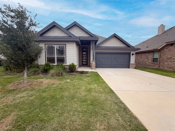 612 Wood Brook Ln, Burleson, TX 76028