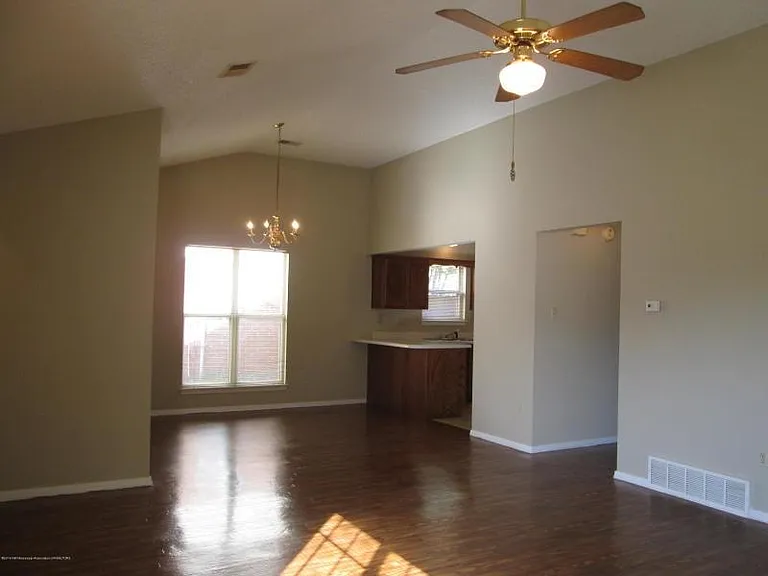 1028 We Ross Pkwy W — Photo 13
