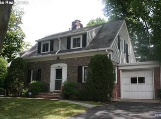 1101 Dartmouth St, Teaneck, NJ 07666