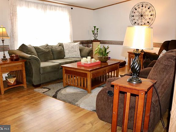 3rd image of 105 Juniper Ct