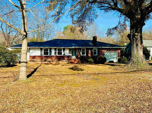 402 E Poplar Ave, Selmer, TN 38375