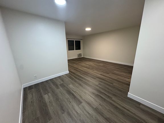 5th image of 7730 Lexington Ave #105