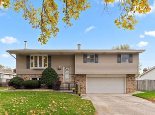 9517 Roosevelt Pl, Crown Point, IN 46307