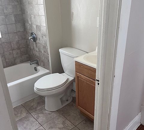 3rd image of 2205 Edgewood Rd #2