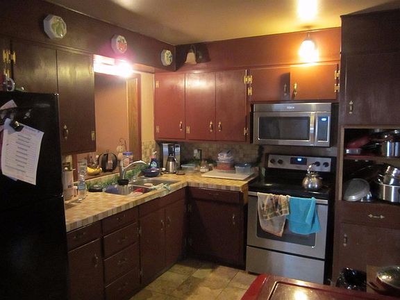 3rd image of 807 E 4th St