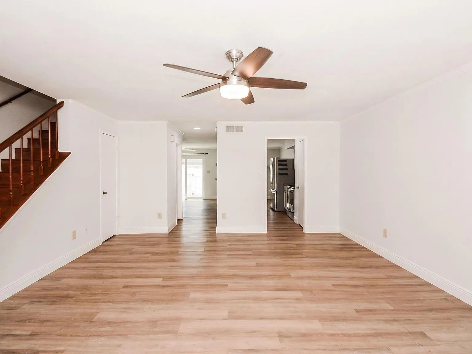 3 bed, 2.5 bath, 1764 sqft, $1,700 — Photo 2