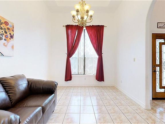 4th image of 906 Loyola Dr