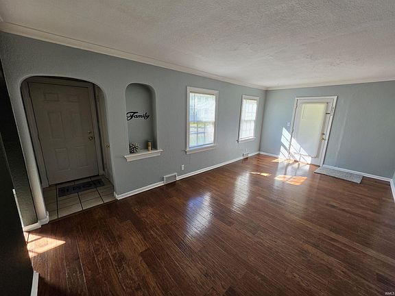 3rd image of 130 W Fleming Ave