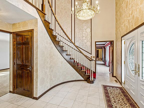 5th image of 205 Hillcrest Ct