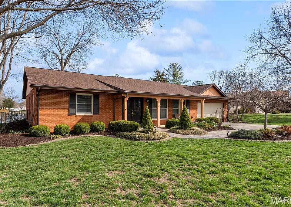 1st image of 218 Evergreen Dr
