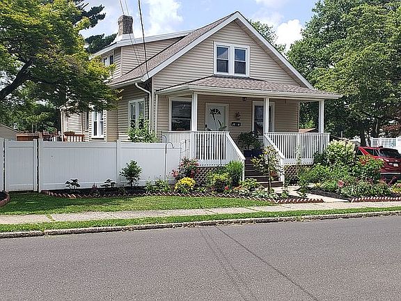 More of the front yard