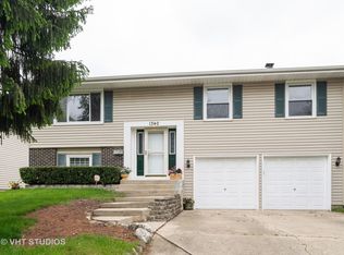 1340 Campbell Ln, Hoffman Estates, IL 60169