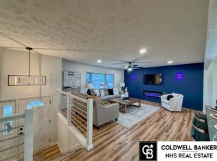 504 Shannon Rd, Papillion, NE 68046