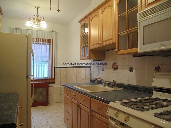 5th image of 3258 Cambridge Ave APT 2