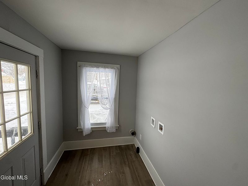 4th image of 108 Old Peck Hill Road
