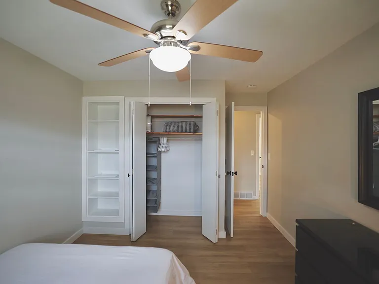 1534 N Woodburn Ave — Photo 35