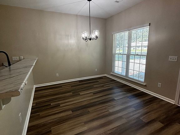5th image of 606 N Main St