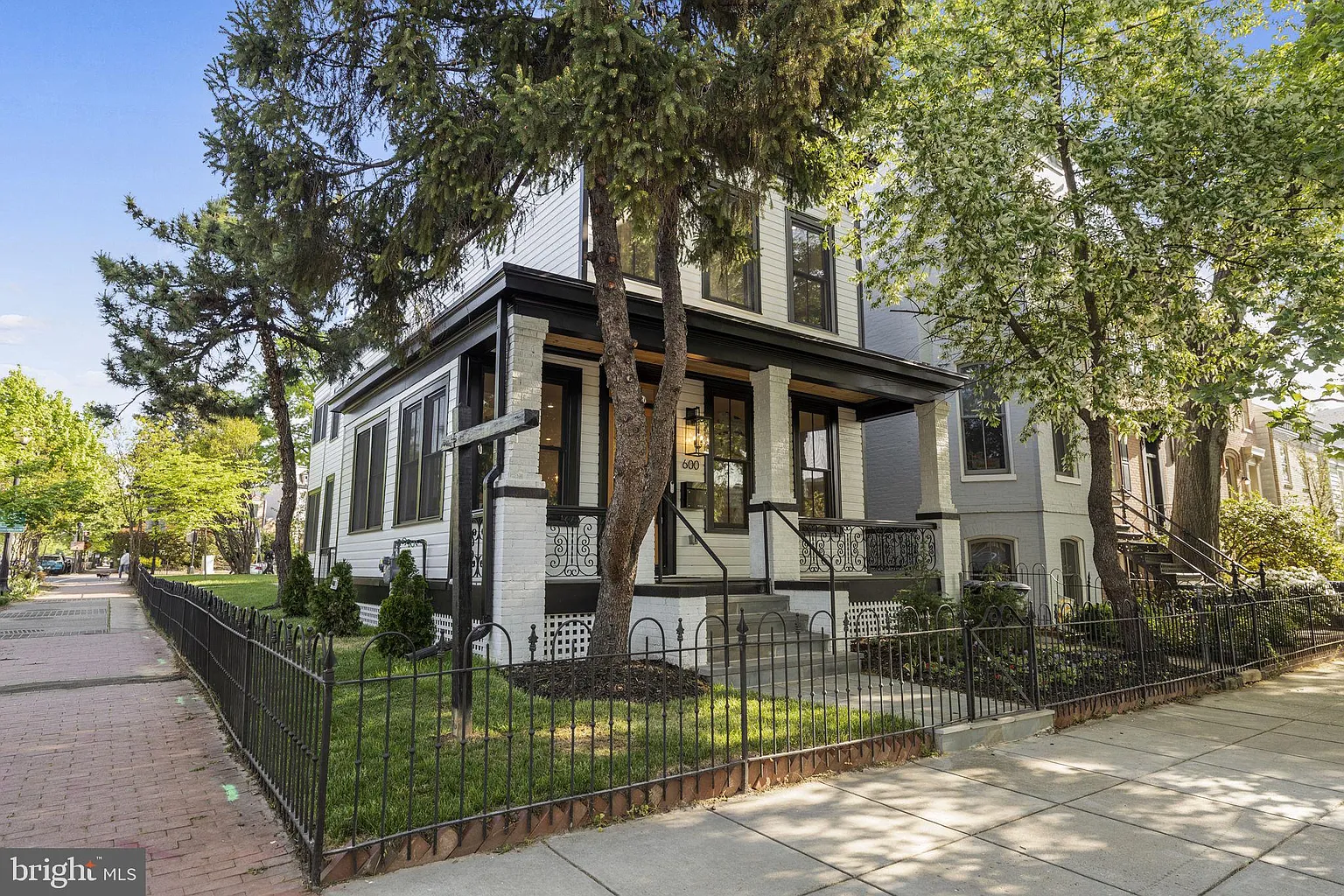 600 E St SE photo 1
