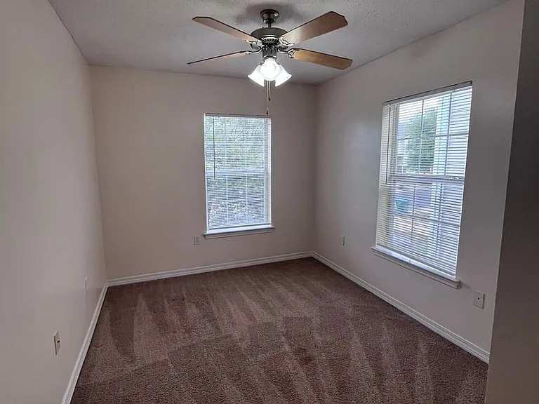 211 Johnson Ct — Photo 14