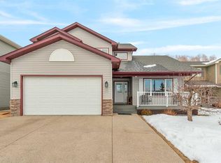 808 S Stonehaven Dr, Carstairs, AB T0M 0N0