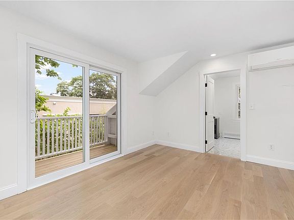 5th image of 28 Young St #3