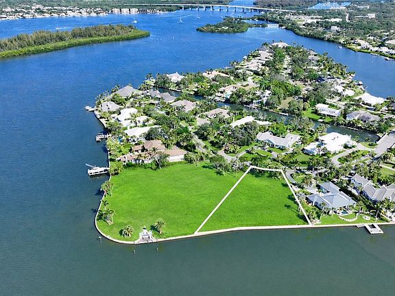 2nd image of 512 River Dr
