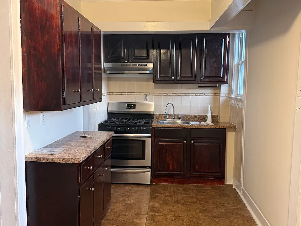 307 8th Ave #4