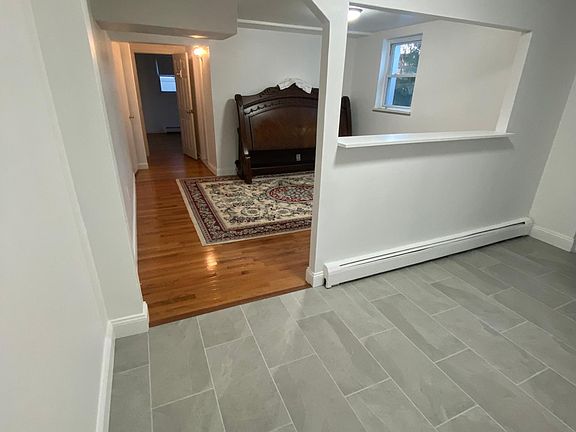 3rd image of 8 Bryn Mawr Pl #1L