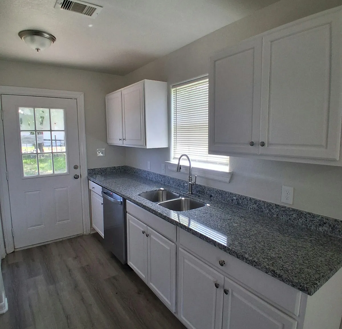 707 Denby Street — Photo 2