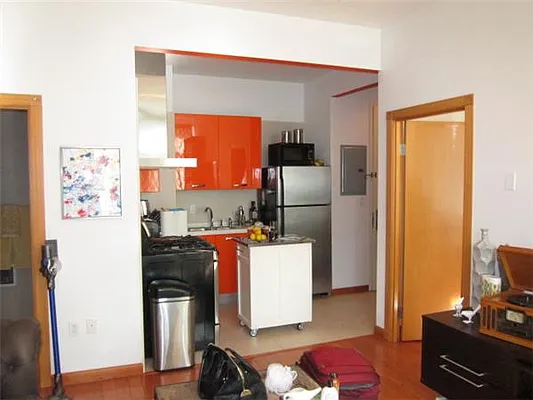 Rented by Kian Realty | media 18